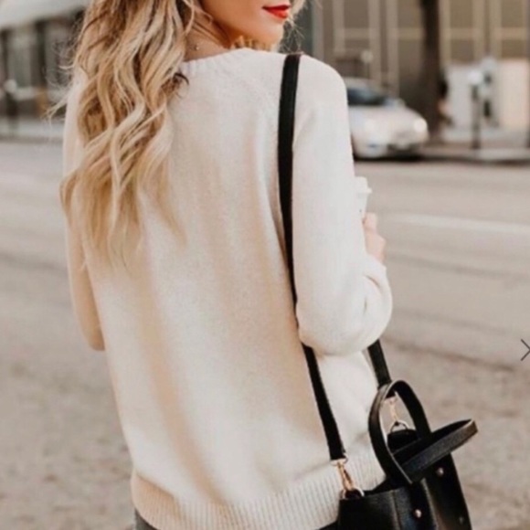 🖤 1 MEDIUM LEFT 🖤 Heart Pullover Sweater - Picture 4 of 4